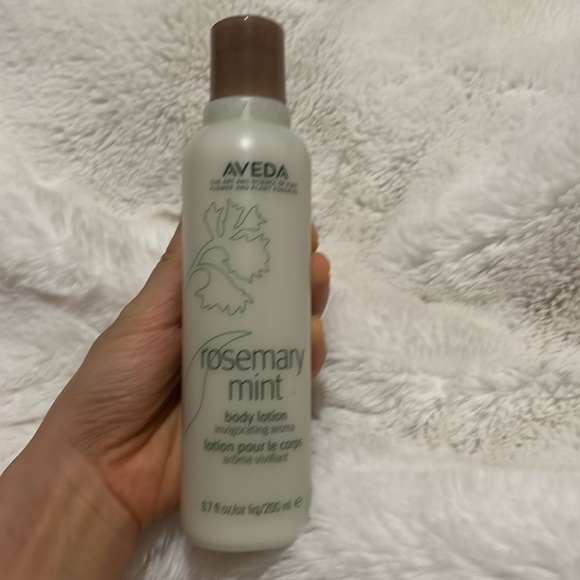 AVEDA ROSEMARY MINT BODY LOTION 6.7OZ 200ML FULL SIZE INVIGORATING MOISTURIZER - Picture 1 of 2